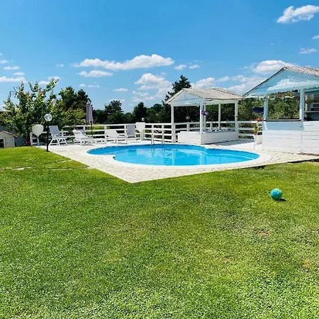 Villa Chanel Garden Relaxation *