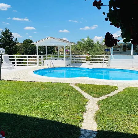 Villa Chanel Garden Relaxation