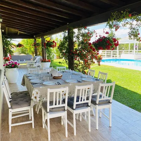 Villa Chanel Garden Relaxation